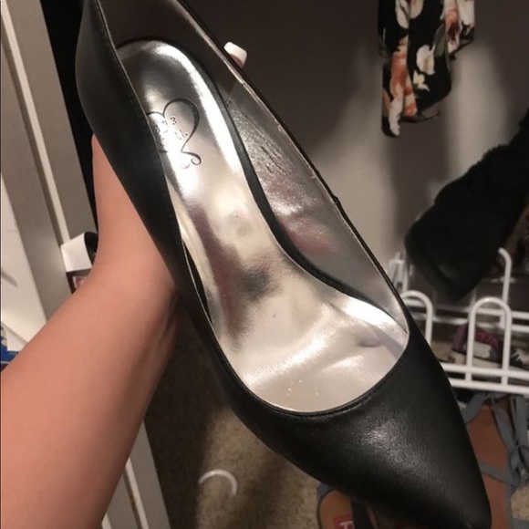 black heels - Picture 2 of 2